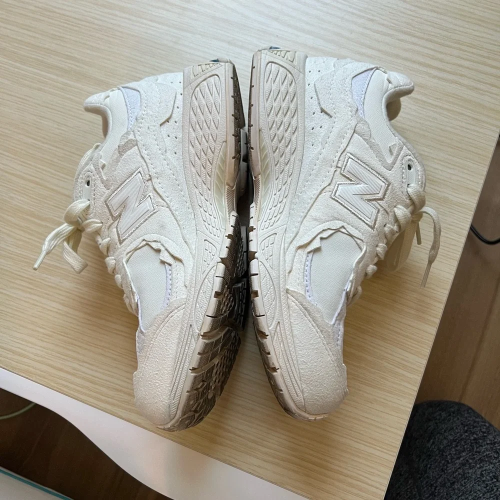 New Balance 2002 R - Picture 4 of 5